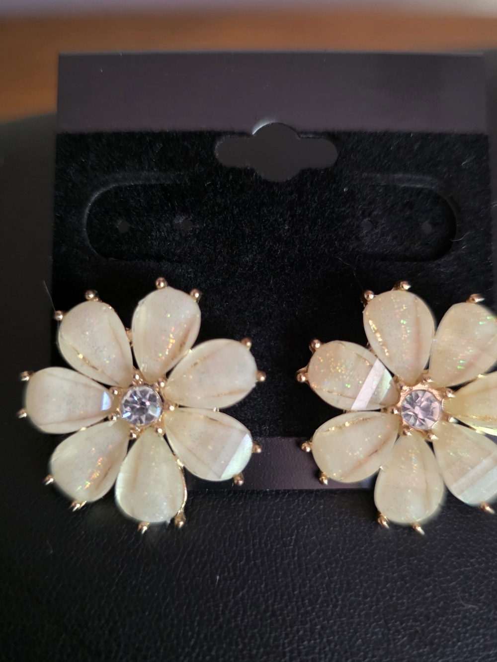 Cream With Gold Flecks Floral Stud Earrings - Cream Sparkle